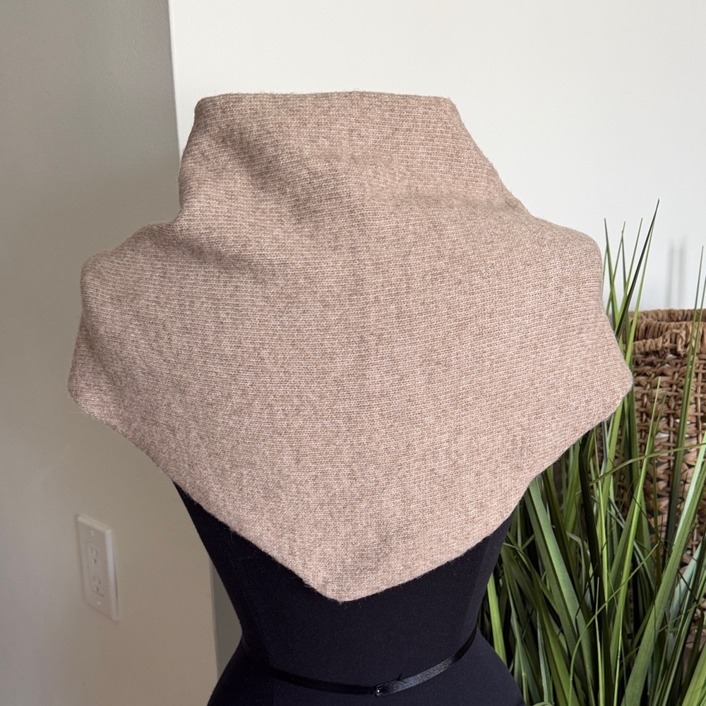 EUC Beige Lightweight Triangle Knit Shawl Collar Sweater Wrap - Picture 4 of 6